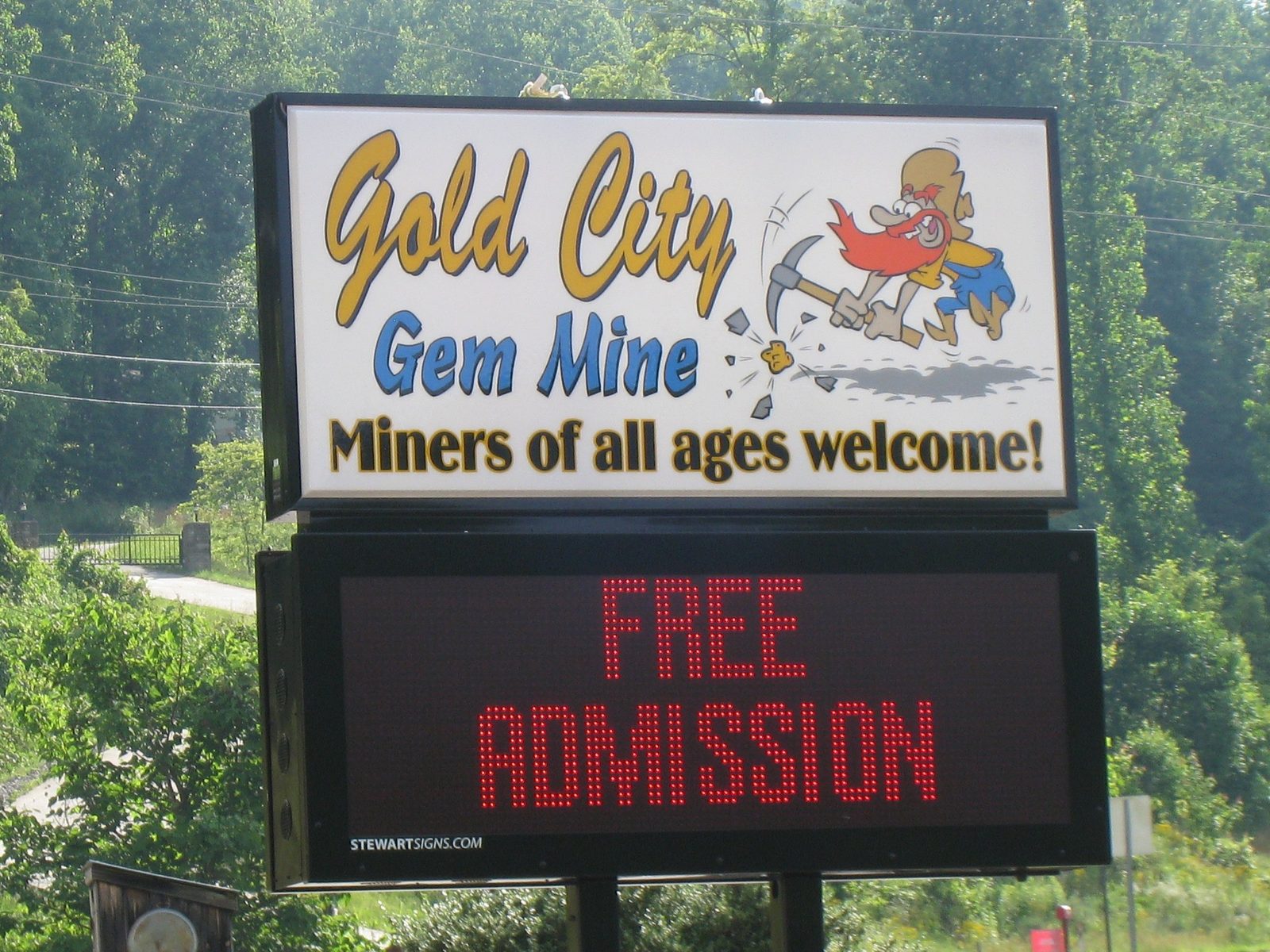 The Gold City Gem Mine sign